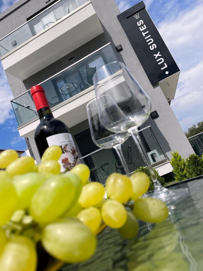 Ofrínion Luxsuites מראה חיצוני תמונה