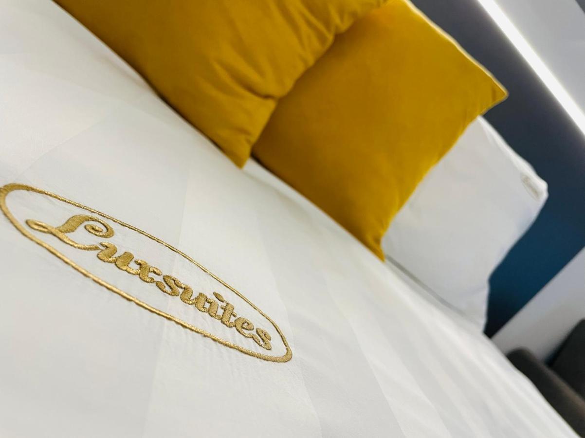 Ofrínion Luxsuites מראה חיצוני תמונה