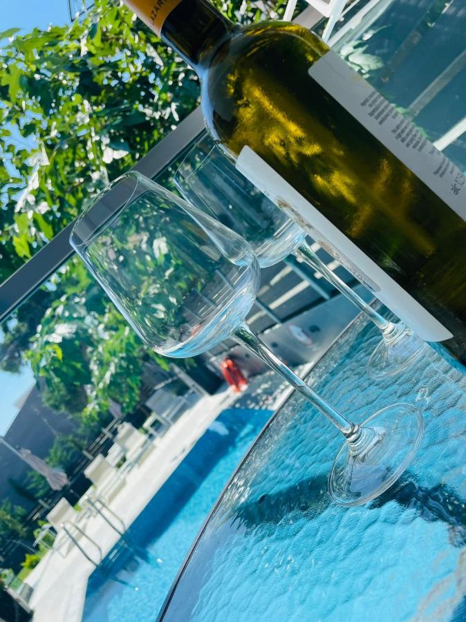 Ofrínion Luxsuites מראה חיצוני תמונה
