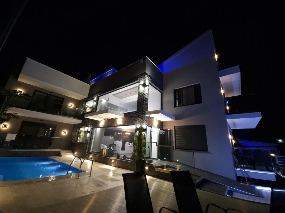Ofrínion Luxsuites מראה חיצוני תמונה