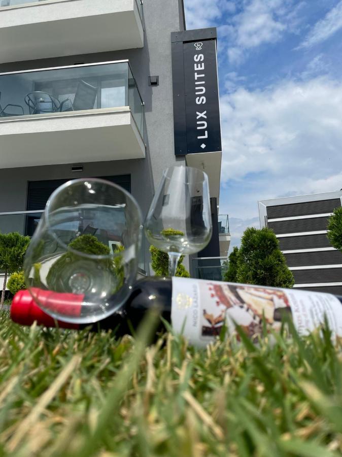 Ofrínion Luxsuites מראה חיצוני תמונה